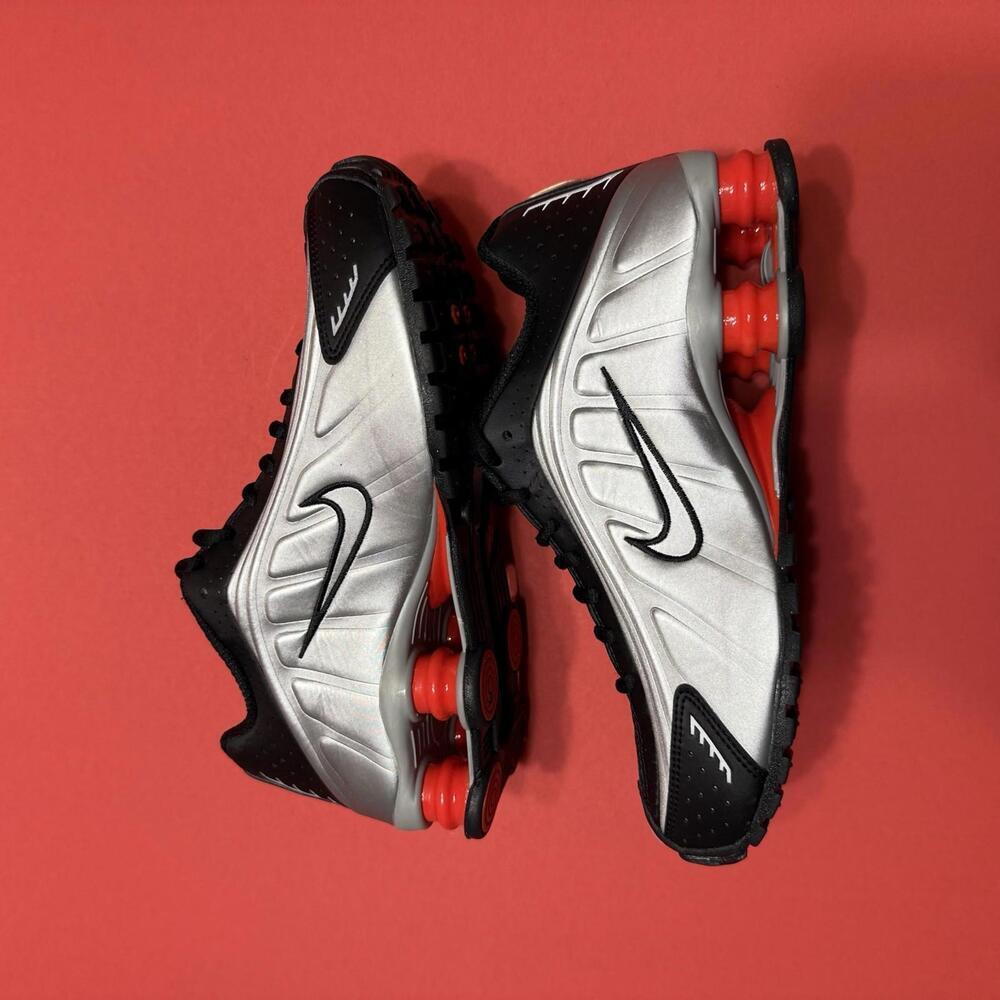 Nike Shox R4 OG Black Metallic Silver Red Shoes BV1111-008 Men 6 / Women 7.5 - Picture 2 of 7